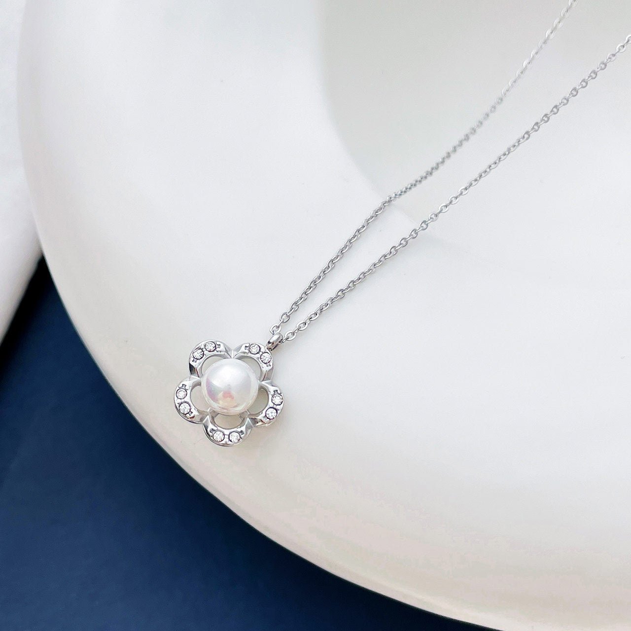 Pearl Flower Pendant Necklace - The Silver Goose SA